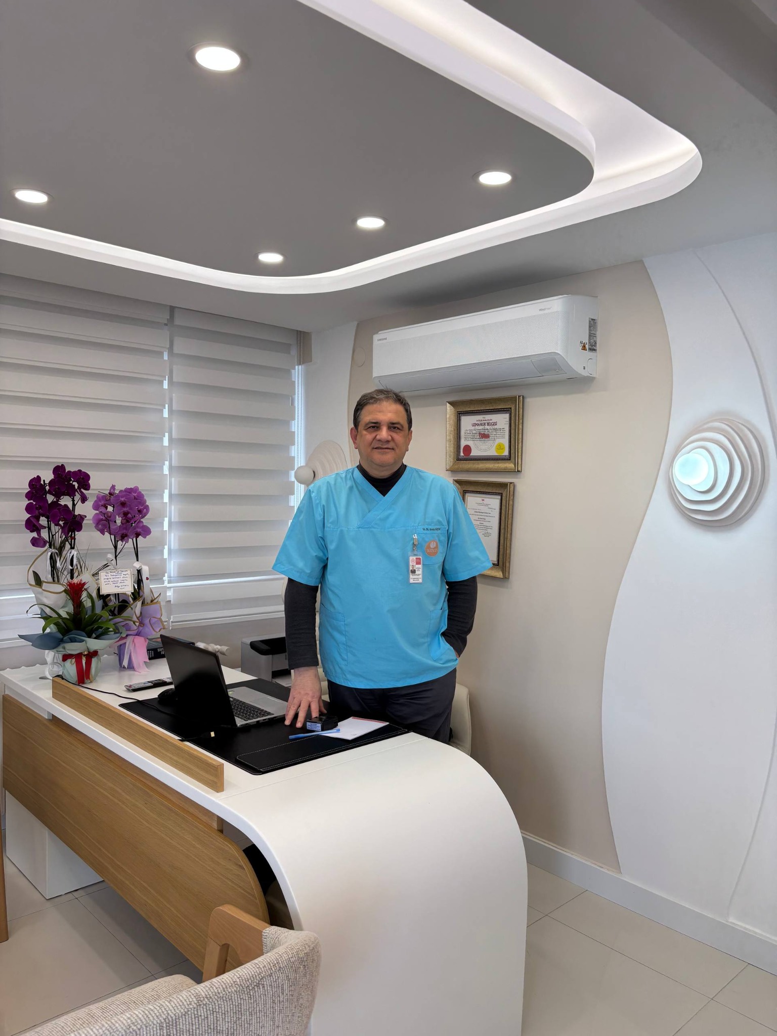 Uzm. Dr. Armin Müştak at his dermatology practice in Çankaya